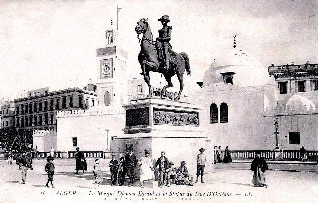 1871- Alger - Mosquee Djemaa-Djedid et Statue du Duc d'Orleans.jpg